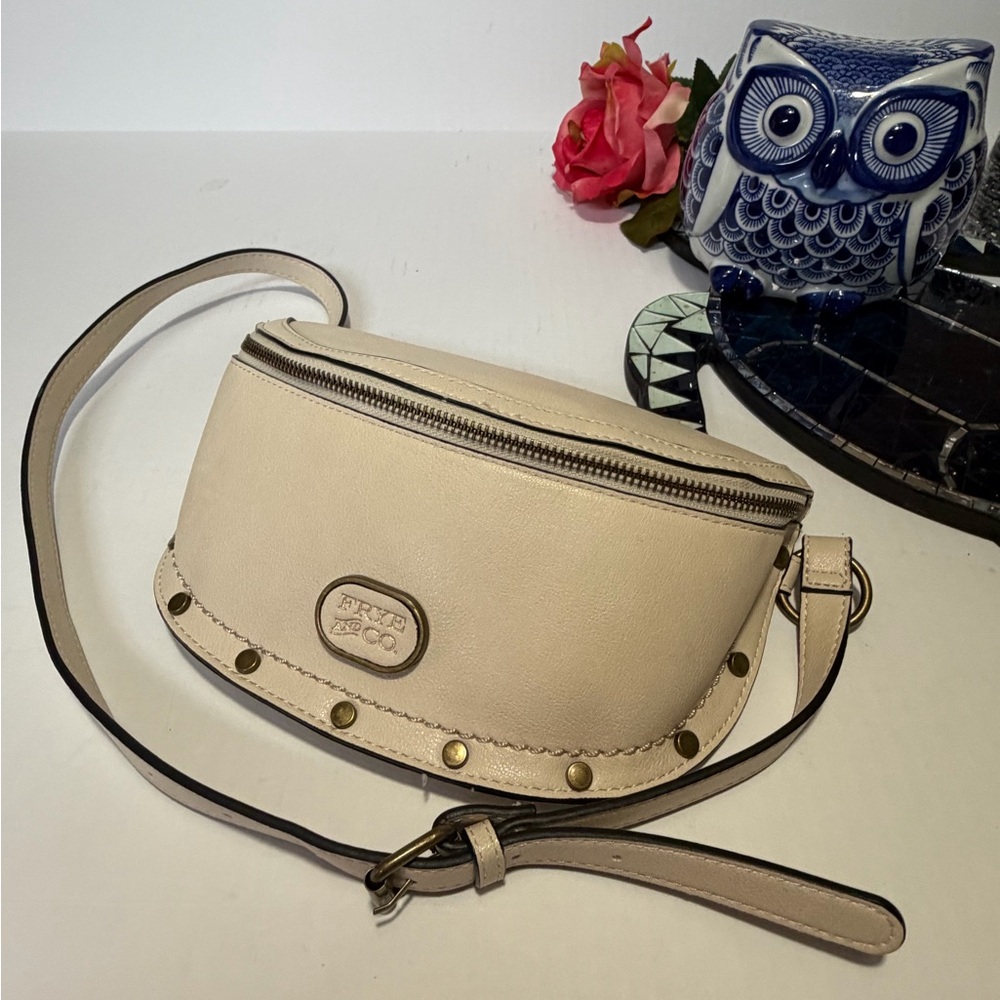 FRYE AND CO. Beige FannyPack with Gold Accents - Picture 4 of 6